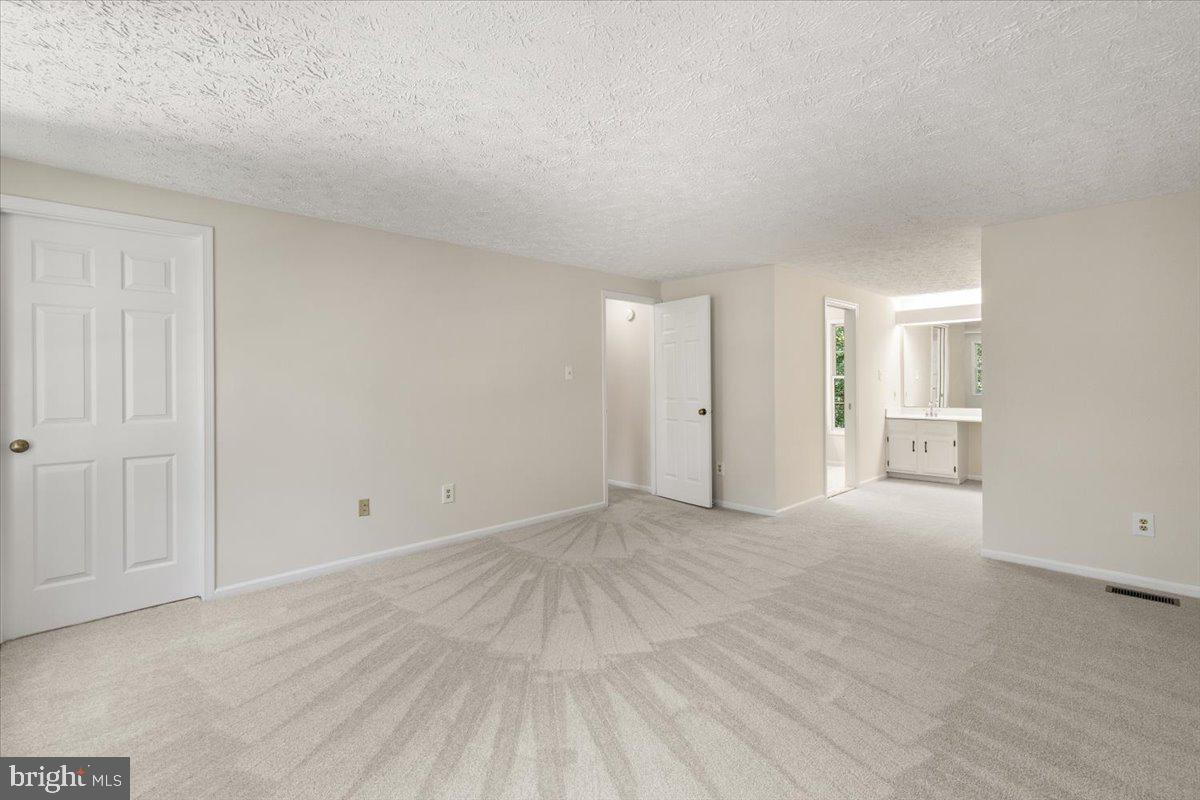 7805 Roundabout Way Springfield, VA 22153 - Photo 26 of 45