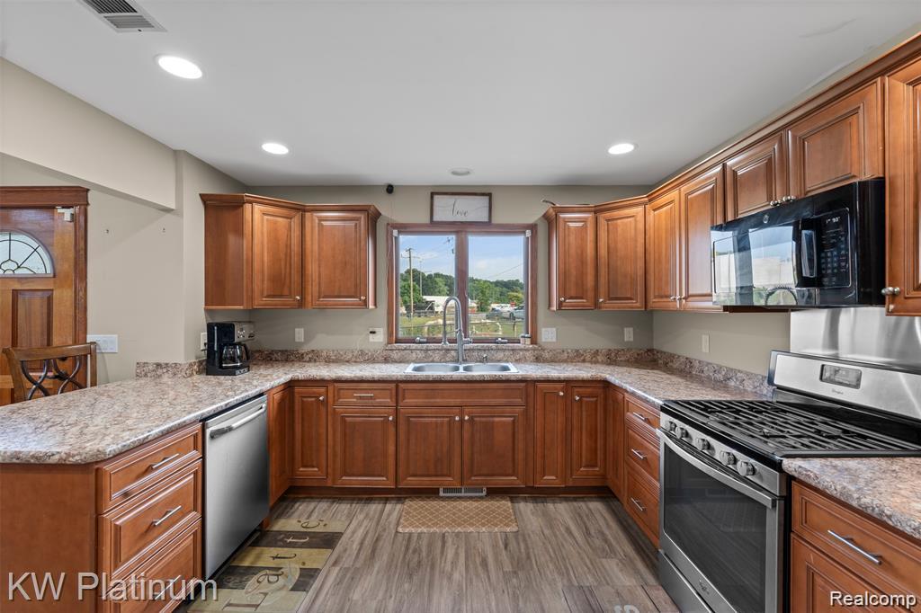 1907 Riverside Drive Port Huron, MI 48060 - Photo 9 of 49 GetMedia.ashx-57.jpeg