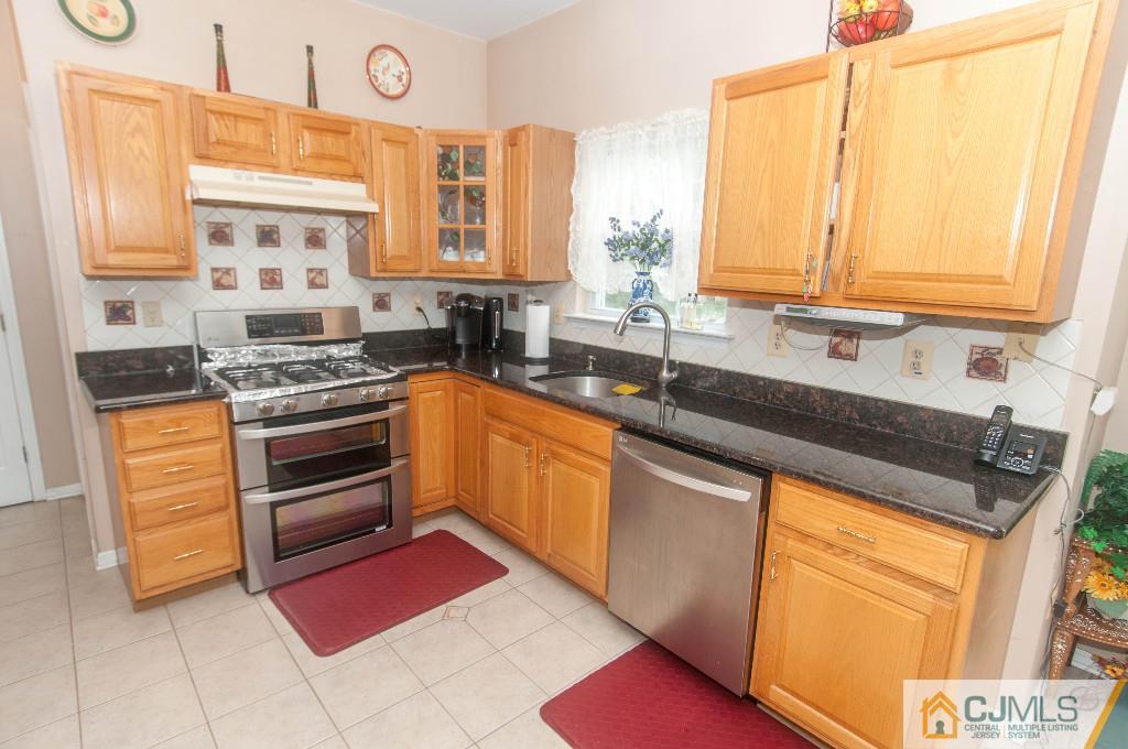 56 Lexington Road Monmouth Junction, NJ 08852 - Photo 11 of 25 Gallery Image 11