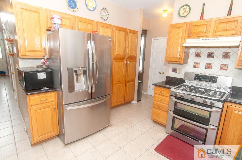 56 Lexington Road Monmouth Junction, NJ 08852 - Photo 12 of 25 Gallery Image 12