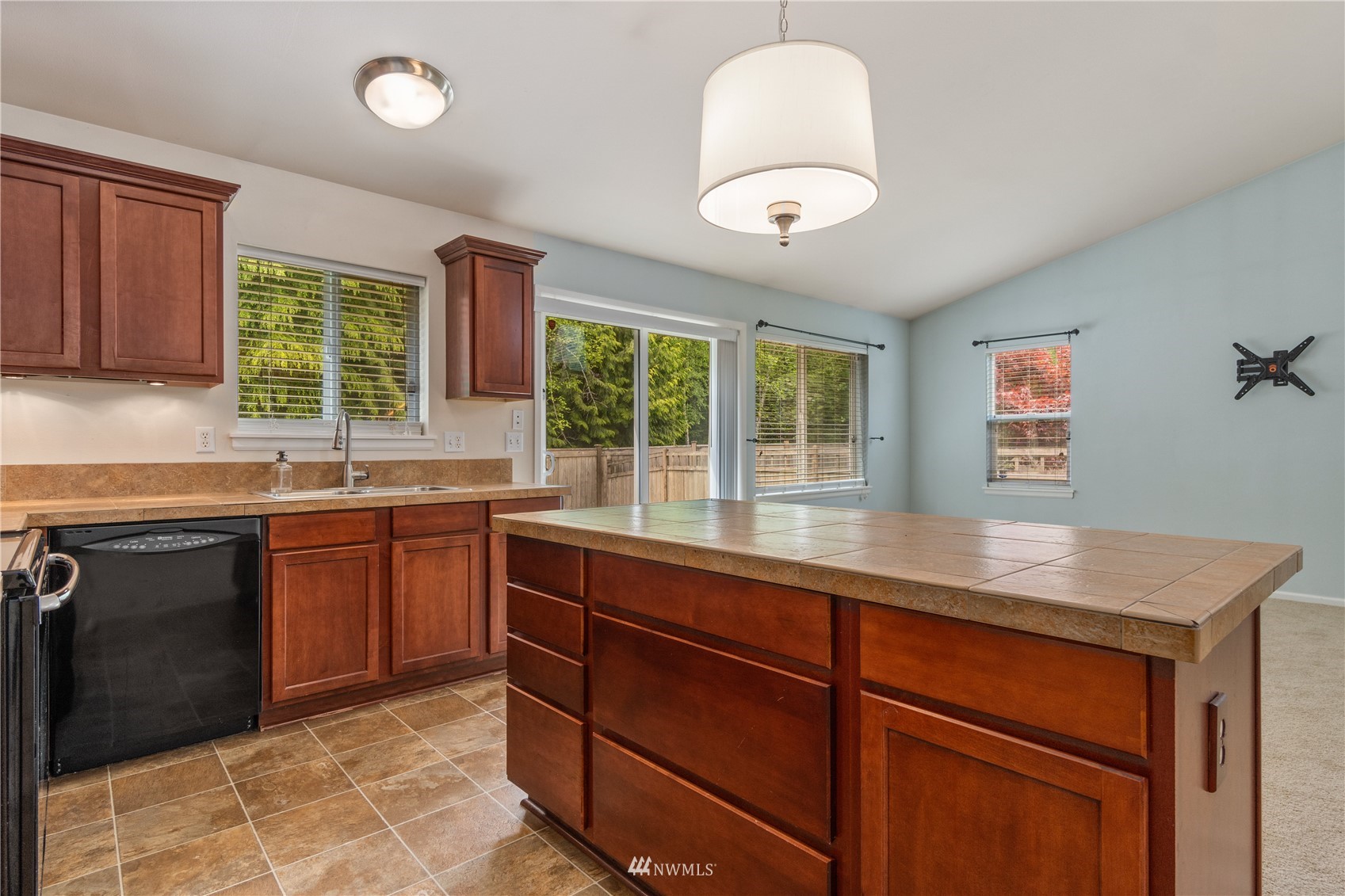 4225 Roxanna Loop Southeast Lacey, WA 98503 - Photo 11 of 25 Gallery Image 11