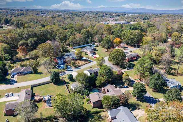 $385,000 | 102 Castlegate Drive, Morganton, NC 28655