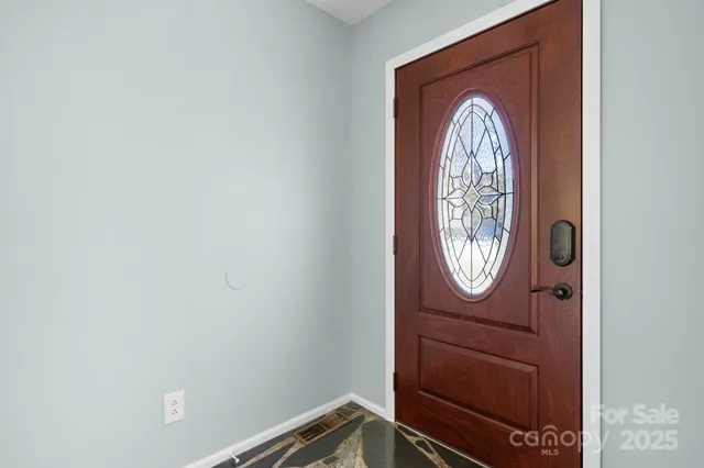 a view of a livingroom with a ceiling fan & a ceiling fan