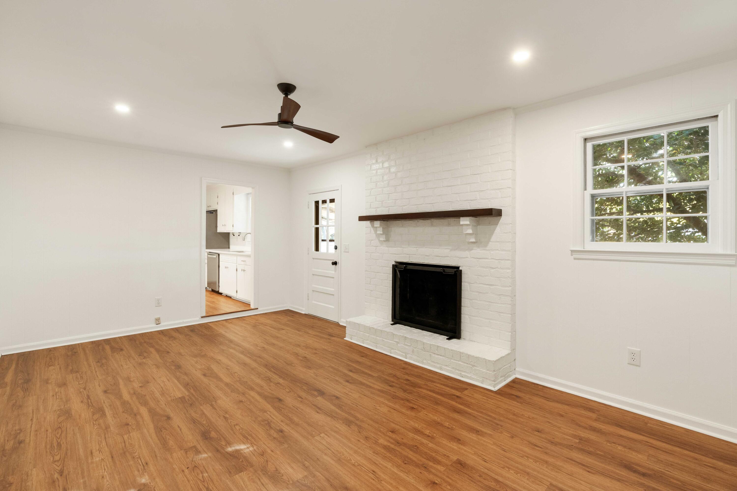 919 Tall Pine Road Mount Pleasant, SC 29464 - Photo 13 of 27 Family room