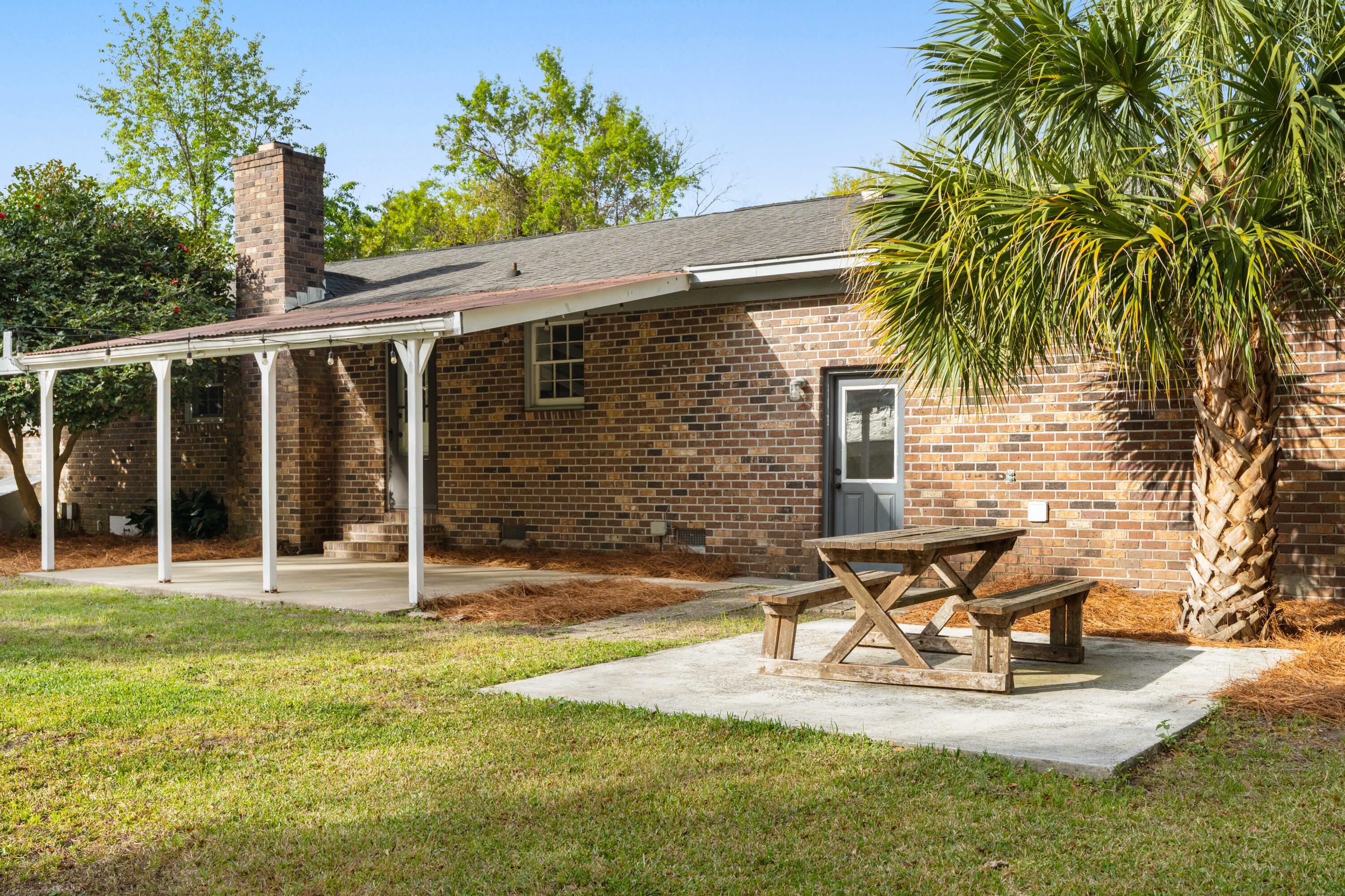 919 Tall Pine Road Mount Pleasant, SC 29464 - Photo 7 of 27 Backyard patio