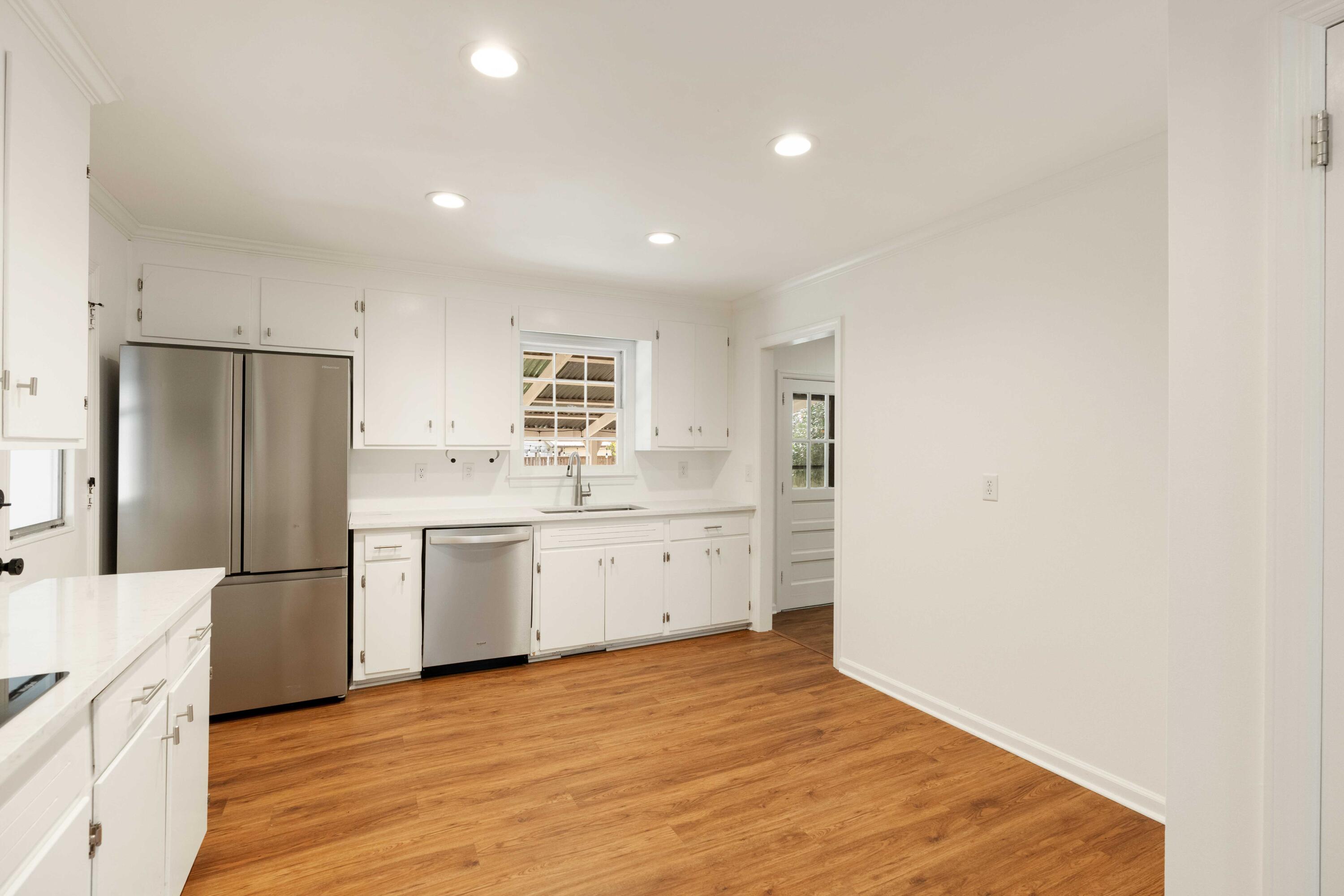 919 Tall Pine Road Mount Pleasant, SC 29464 - Photo 10 of 27 Kitchen