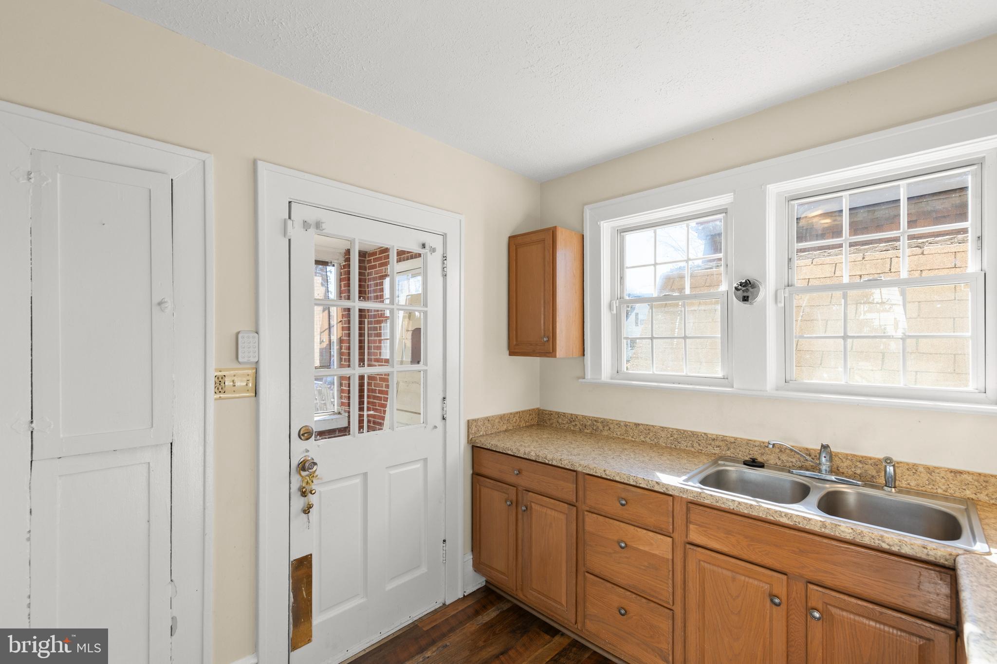 675 Berryville Avenue Winchester, VA 22601 - Photo 10 of 32 a view of cabinet and mirror