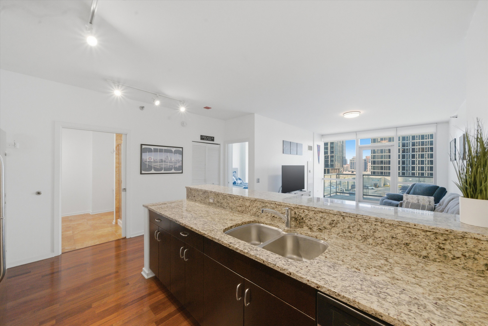 123 South Green Street, Unit 702B Chicago, IL 60607 - Photo 5 of 27