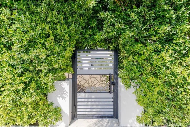 $2,500,000 | 10861 Lindley Avenue, Granada Hills, CA 91344