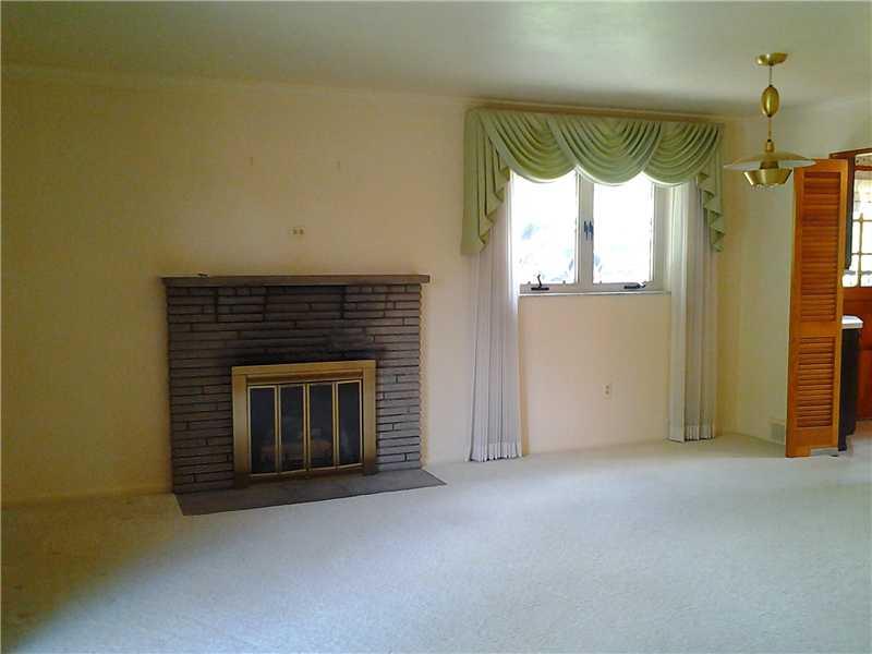 311 Limerick Road Wexford, PA 15090 - Photo 3 of 8 Living Room.