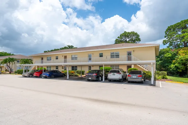 $195,000 | 2950 Southeast Ocean Boulevard, Unit 1196, Stuart, FL 34996