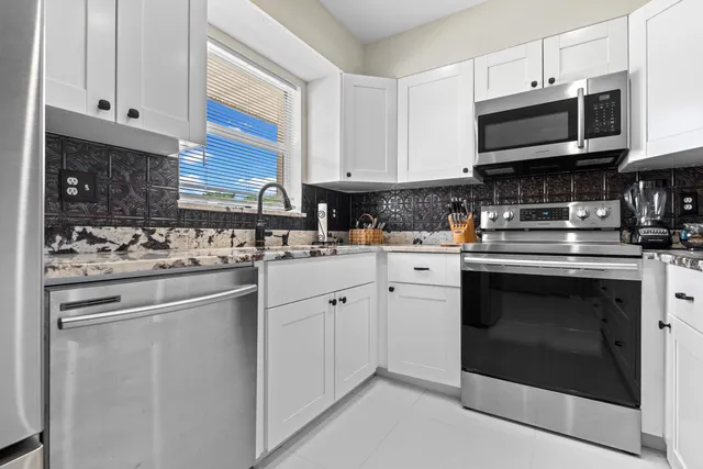 $195,000 | 2950 Southeast Ocean Boulevard, Unit 1196, Stuart, FL 34996