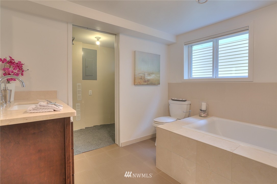 355 North 76th Street Seattle, WA 98103 - Photo 15 of 24