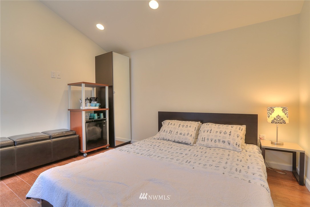 355 North 76th Street Seattle, WA 98103 - Photo 22 of 24