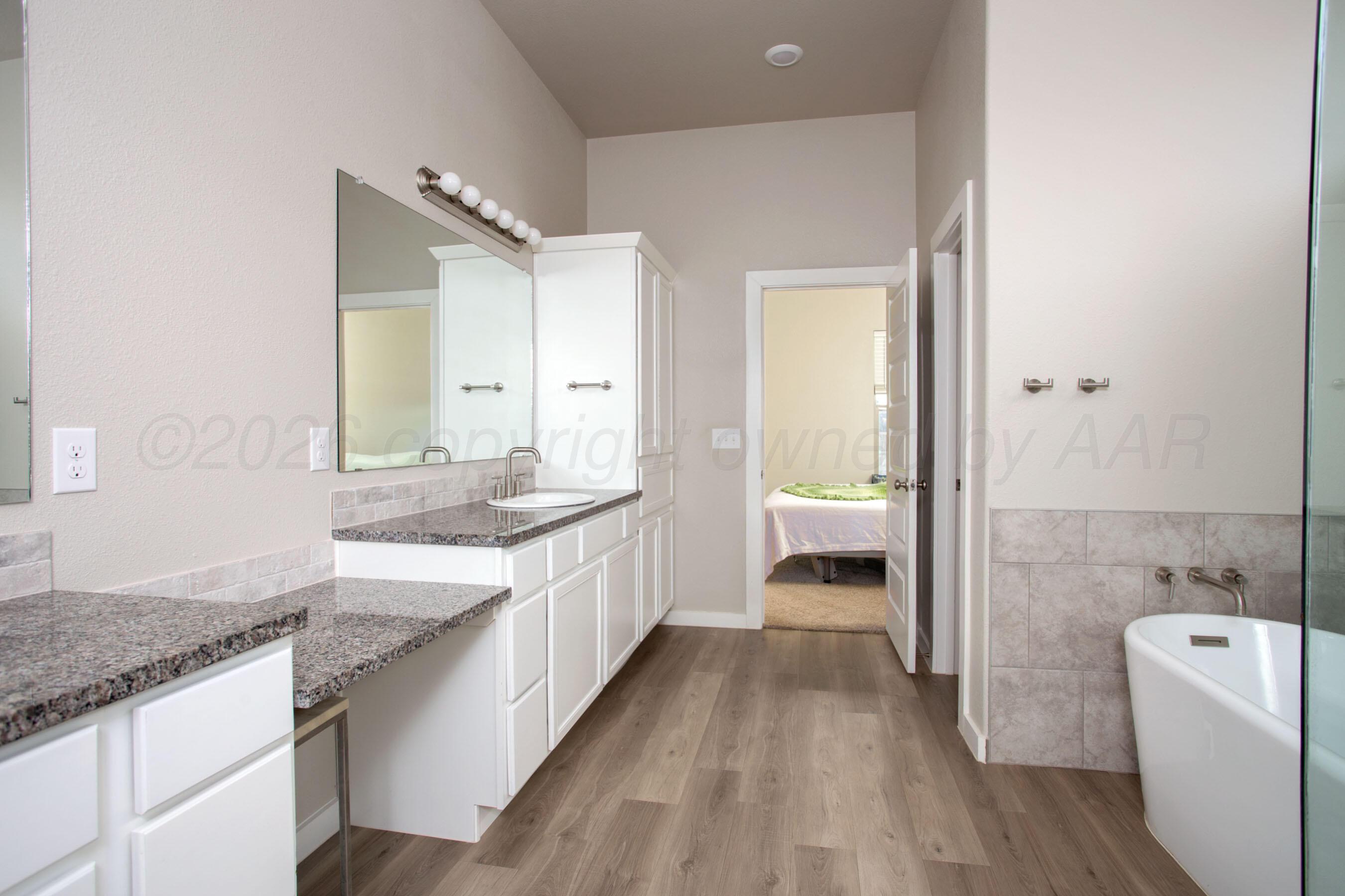 7509 Frazier Road Amarillo, TX 79119 - Photo 17 of 33 Primary Vanity