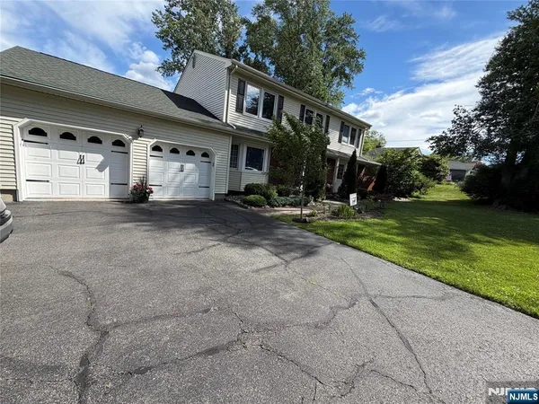 $735,000 | 73 South Hillside Avenue, Roxbury Township, NJ 07876