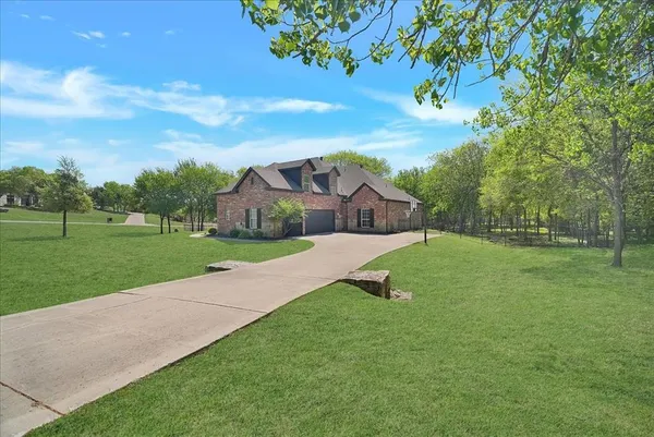 a view of a house with a big yard