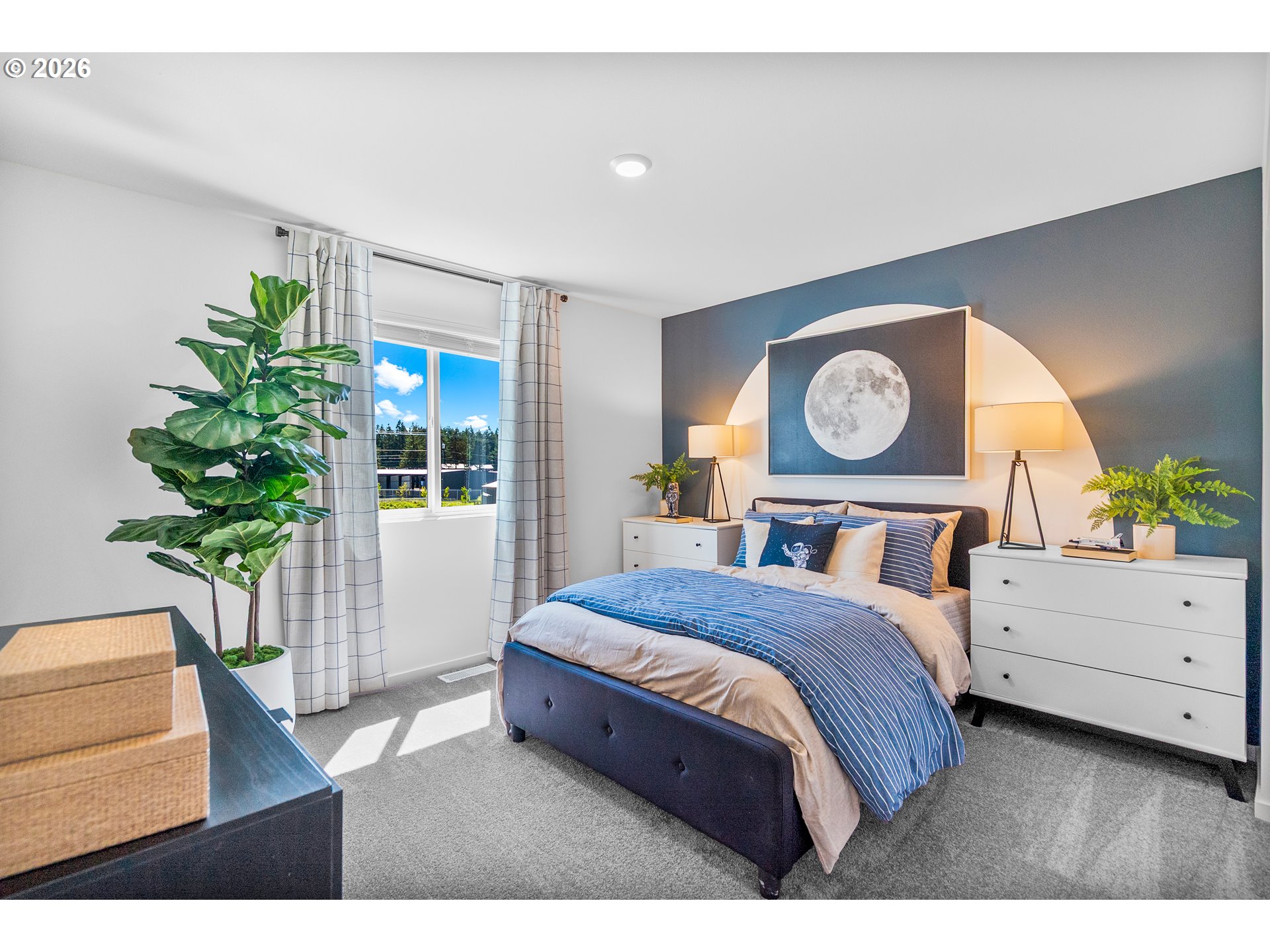 25263 Tanglewood Way Veneta, OR 97487 - Photo 11 of 28 a bedroom with a bed and a potted plant