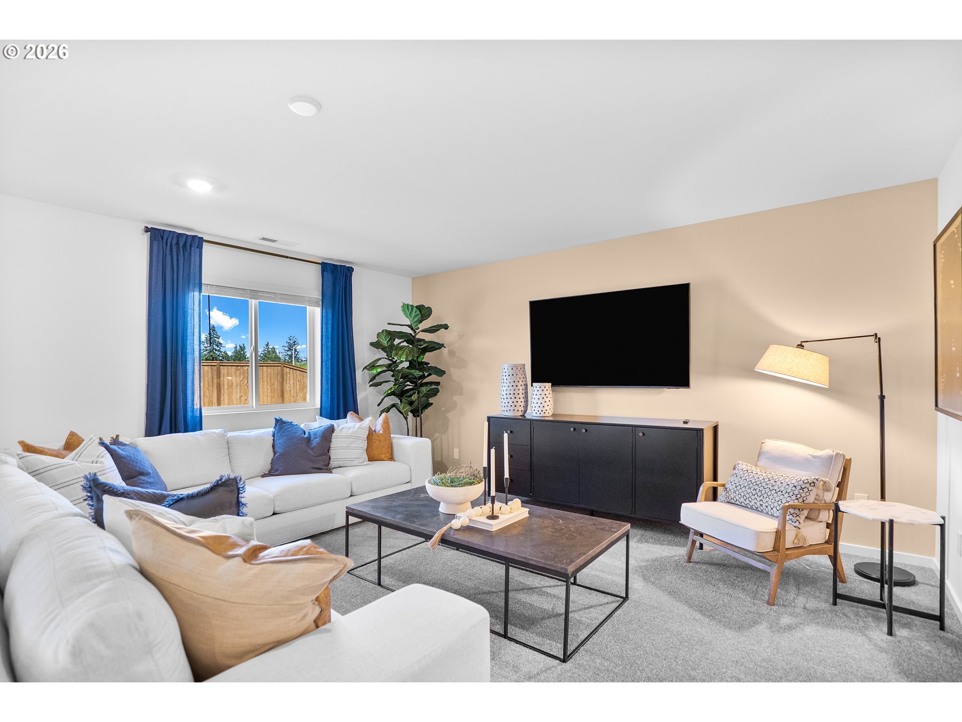 25263 Tanglewood Way Veneta, OR 97487 - Photo 28 of 28 a living room with furniture and a flat screen tv