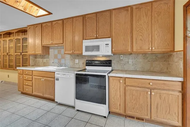 $399,000 | 16211 Kountryridge Drive, Kearney, MO 64060