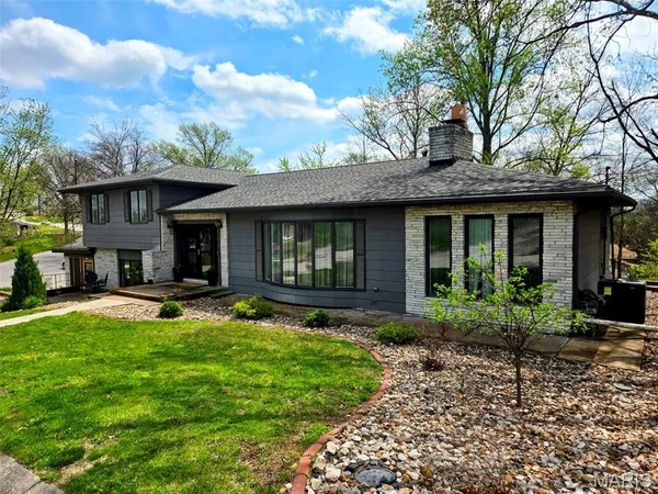 $325,000 | 2009 Crescent Drive, Hannibal, MO 63401