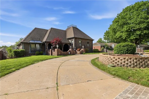 $449,000 | 16701 East George Franklyn Drive, Independence, MO 64055