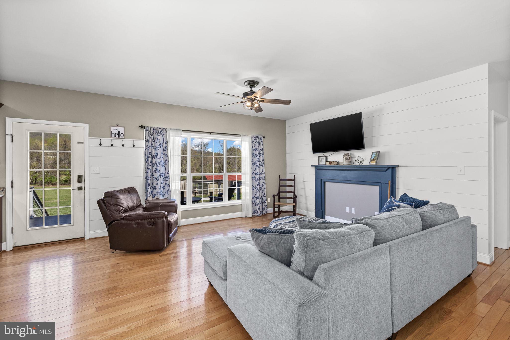 3063 Etlan Road Etlan, VA 22719 - Photo 15 of 49 Living Room