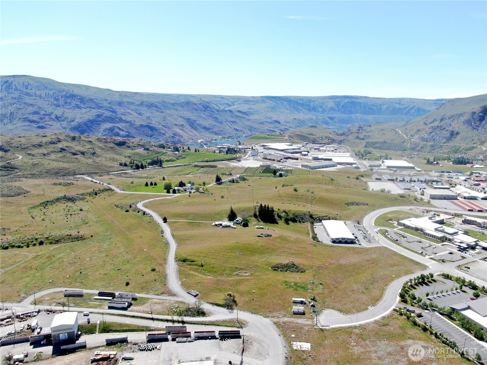 30 Isenhart Road Chelan, WA 98816 - Photo 4 of 11 a view of a swimming pool with a mountain