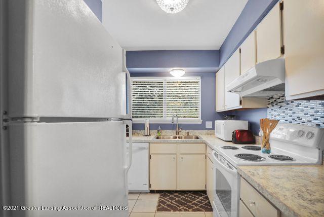 5852 Okemos Road, Unit 2 Haslett, MI 48840 - Photo 11 of 28 9I3A6100