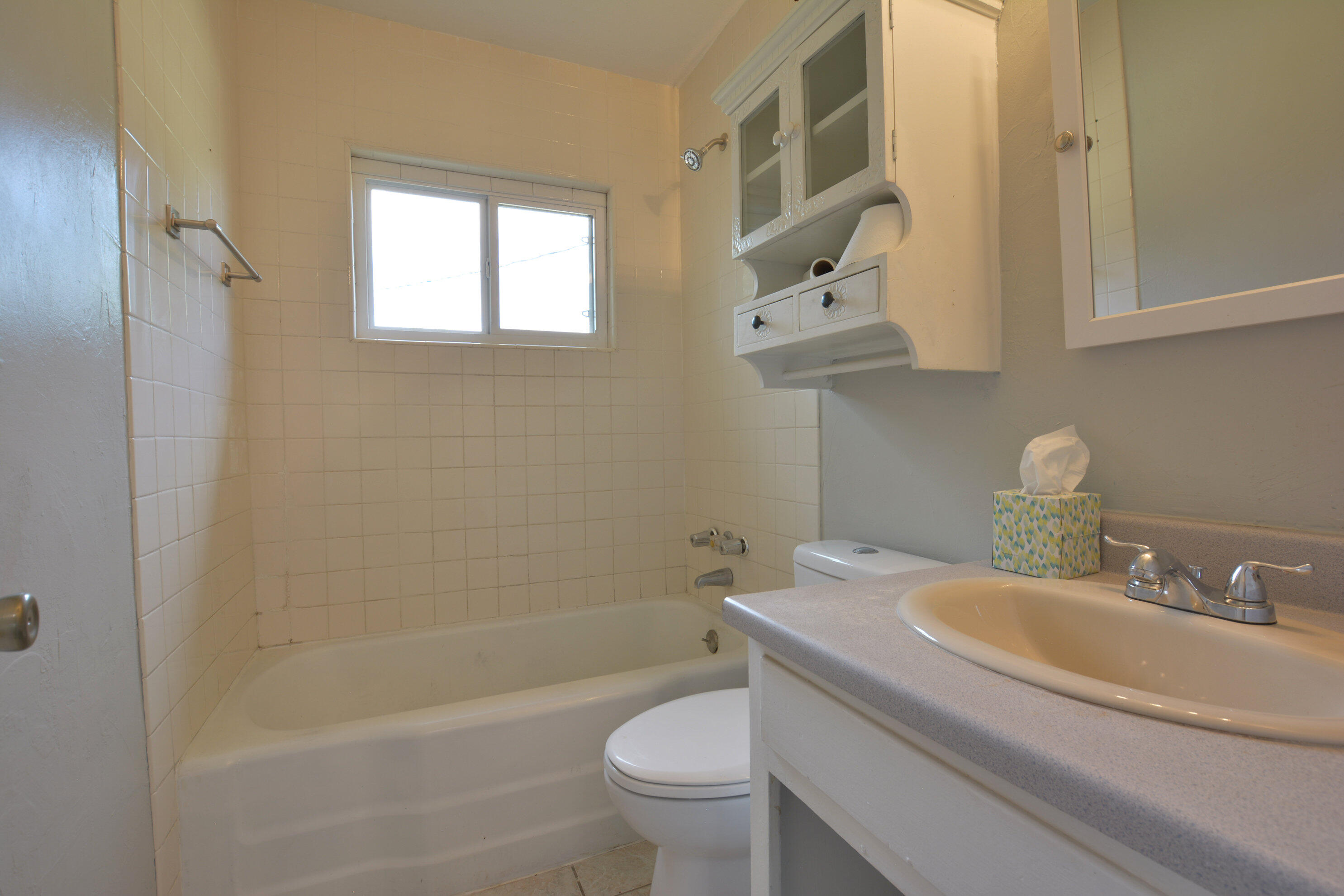 4608 Detroit Avenue Lubbock, TX 79413 - Photo 13 of 20 a bathroom with a sink a toilet and a bathtub