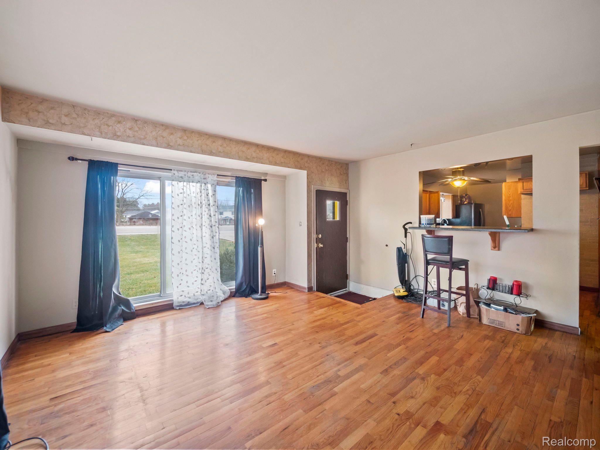 4639 Beecher Road Flint, MI 48532 - Photo 5 of 24 Gallery Image 5