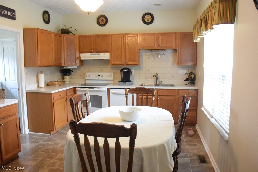 33971 Harding Avenue North Ridgeville, OH 44039 - Photo 5 of 27 Gallery Image 5