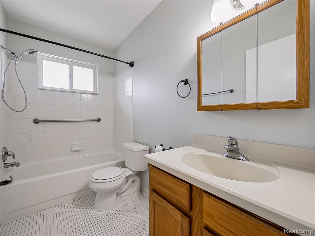 125 East Van Riper Road, Unit 7 Fowlerville, MI 48836 - Photo 18 of 26