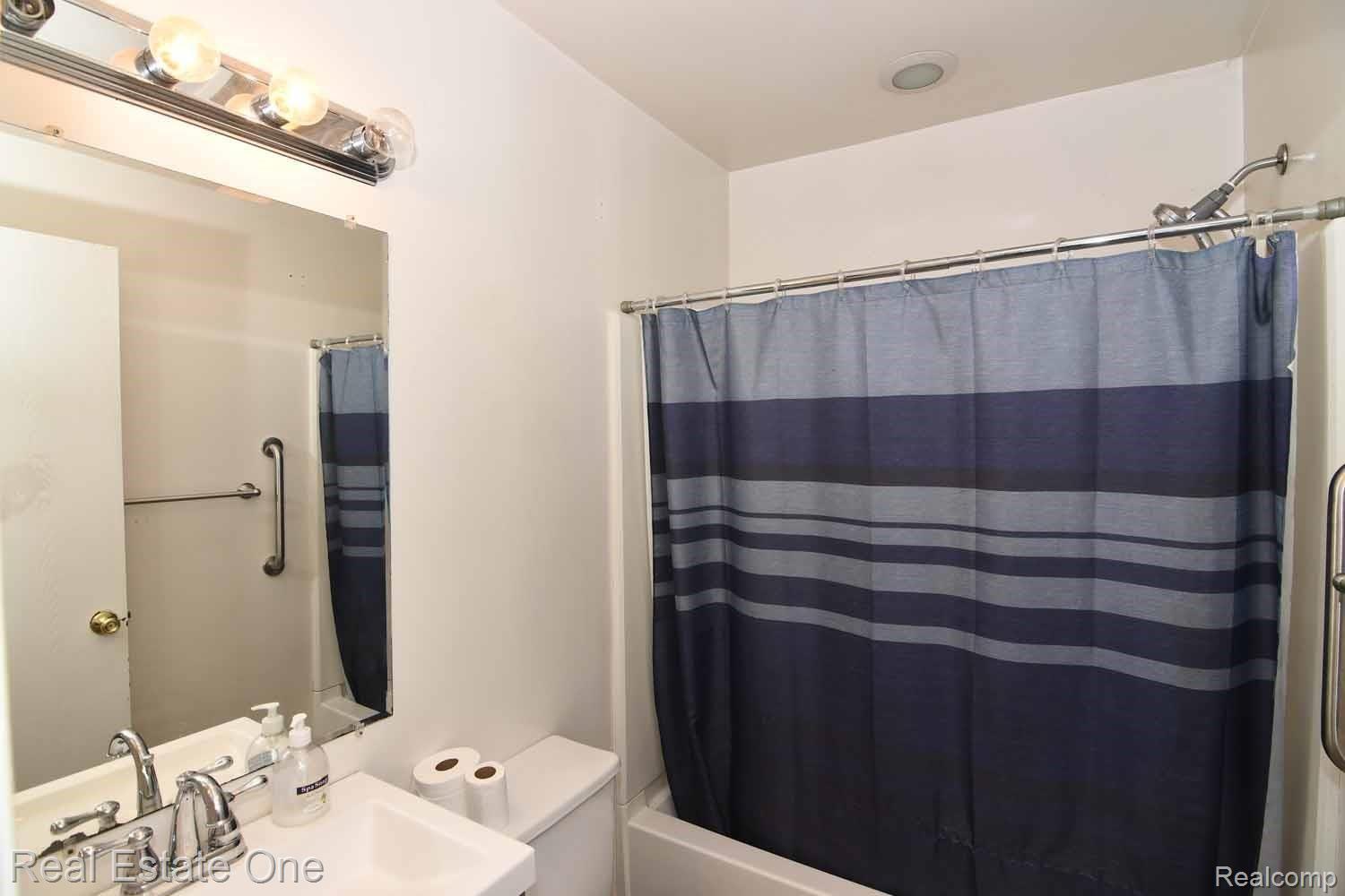 5705 Branch Road Flint, MI 48506 - Photo 10 of 25 DSC_2724.jpg