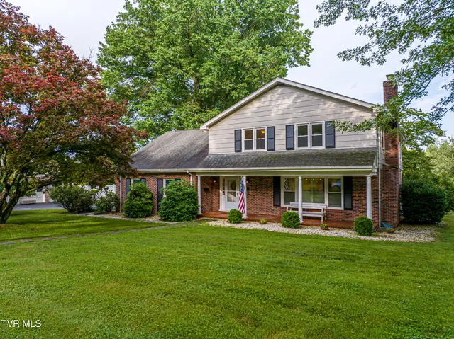 $574,000 | 142 Hillside Drive Northeast, Abingdon, VA 24210