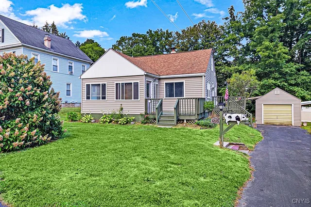 $2,200 | 127 1/2 Oxford Road, New Hartford, NY 13413