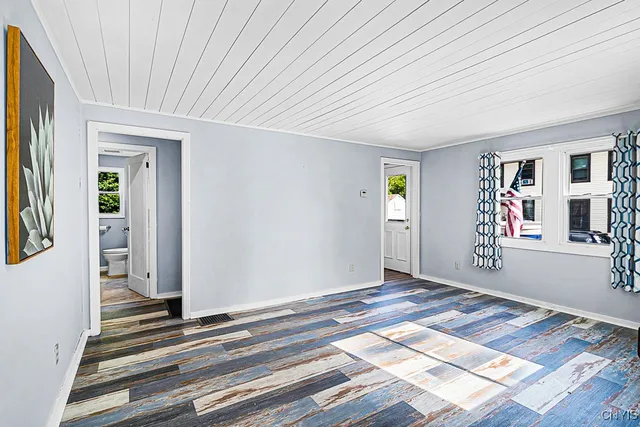 $2,200 | 127 1/2 Oxford Road, New Hartford, NY 13413