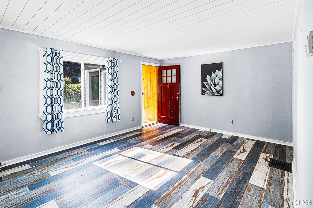 127 1/2 Oxford Road New Hartford, NY 13413 - Photo 14 of 33