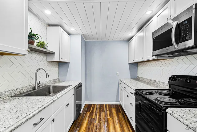 $2,200 | 127 1/2 Oxford Road, New Hartford, NY 13413