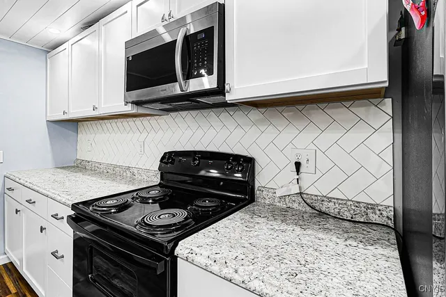 $2,200 | 127 1/2 Oxford Road, New Hartford, NY 13413