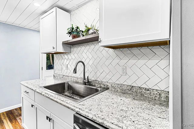 $2,200 | 127 1/2 Oxford Road, New Hartford, NY 13413