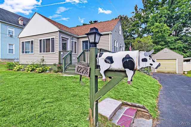 $2,200 | 127 1/2 Oxford Road, New Hartford, NY 13413