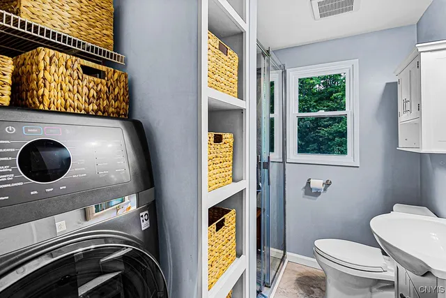 $2,200 | 127 1/2 Oxford Road, New Hartford, NY 13413