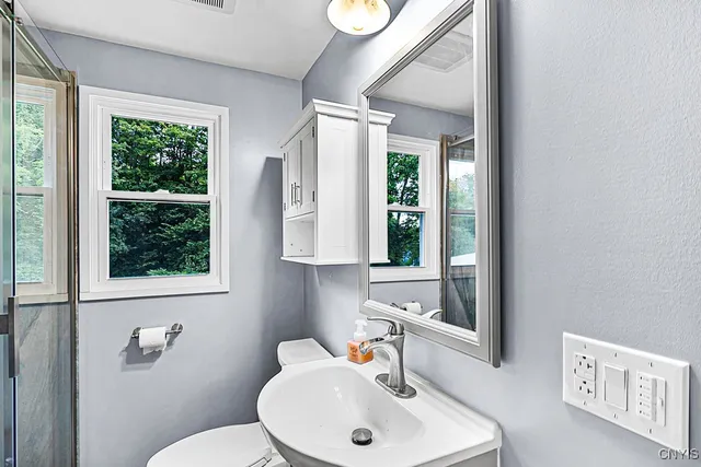 $2,200 | 127 1/2 Oxford Road, New Hartford, NY 13413