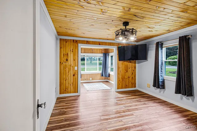 $2,200 | 127 1/2 Oxford Road, New Hartford, NY 13413