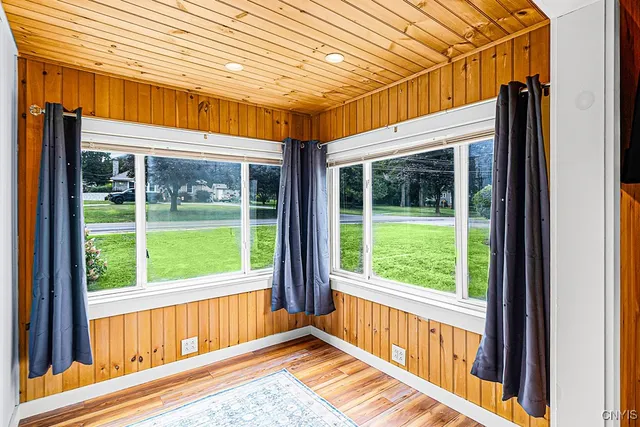 $2,200 | 127 1/2 Oxford Road, New Hartford, NY 13413