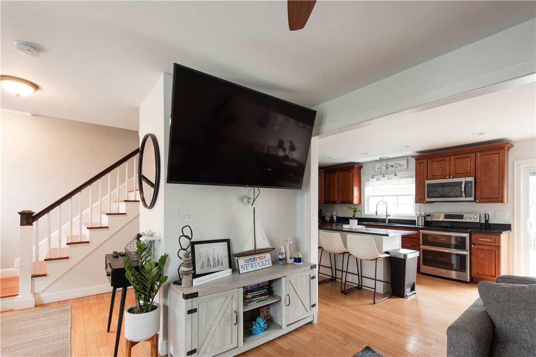 88 Kay Street Newport, RI 02840 - Photo 12 of 43