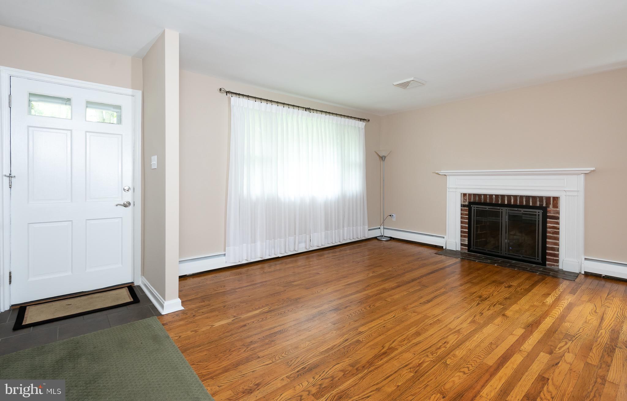 321 Spencer Road Devon, PA 19333 - Photo 10 of 26 Living Room