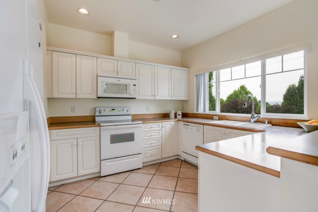 400 South 46th Place, Unit F Renton, WA 98055 - Photo 7 of 20