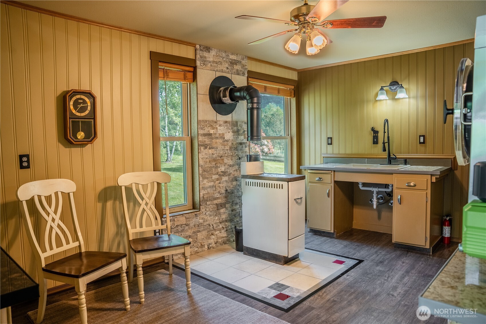 5363 Reese Hill Road Sumas, WA 98295 - Photo 32 of 40 a living room with a dining table and chairs